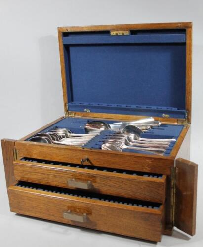 An oak canteen of cutlery