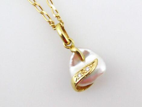 An 18ct gold pearl pendant and chain