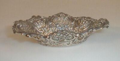 An Edwardian silver oval bon bon dish of pierced rococo form