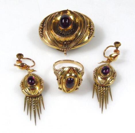 A jewellery set