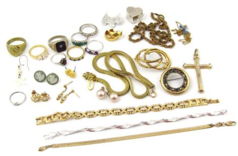 A quantity of modern costume jewellery