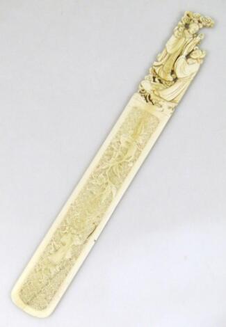 A Japanese late Meiji period ivory page turner