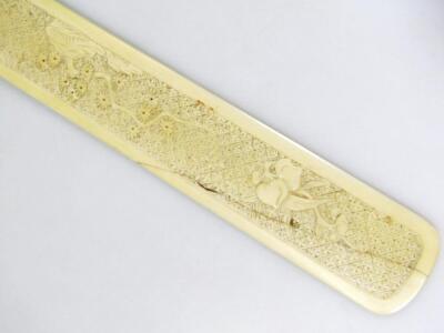 A Japanese late Meiji period ivory page turner - 6