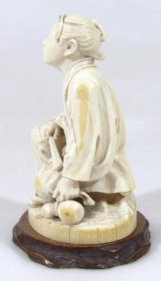 A Japanese Meiji period ivory figure - 2