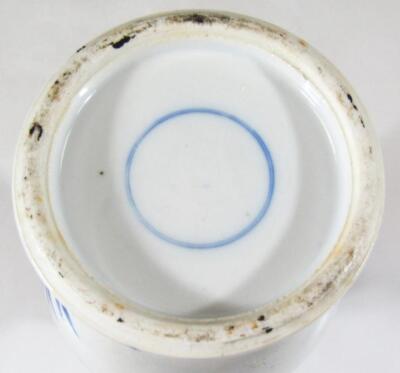 A Chinese porcelain blue and white Ming style vase - 4