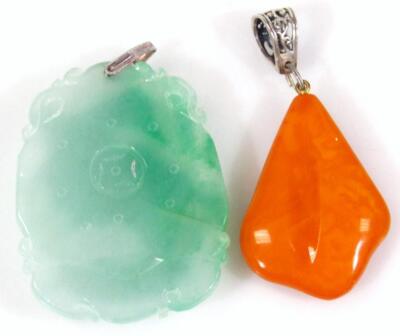 A Chinese bi-coloured jade style pendant - 2