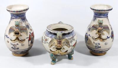 A Japanese earthenware garniture - 4