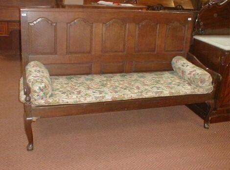 An early 18thC oak settle with five fielded panel back