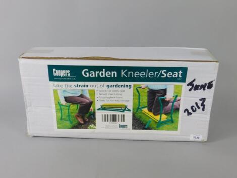 A Coopers garden kneeler set