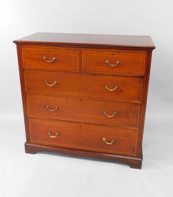 An Edwardian mahogany chest of drawers