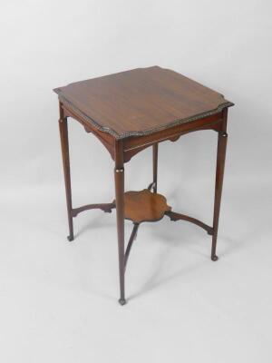 An Edwardian mahogany occasional table