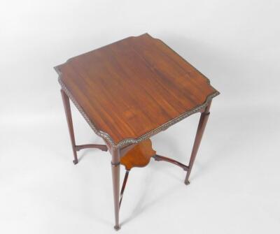 An Edwardian mahogany occasional table - 2