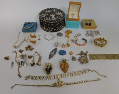 Silver and costume jewellery