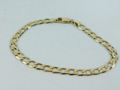 A 9ct gold curb link bracelet