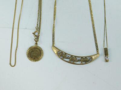 A 9ct gold circular pendant on chain