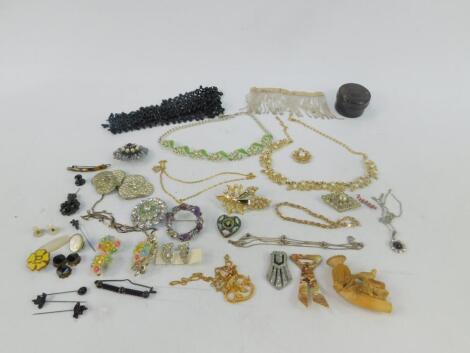 Costume jewellery including necklaces