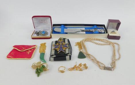 Various costume jewellery