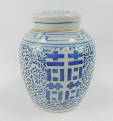 A Qing dynasty early 20thC blue and white porcelain ginger jar and cover