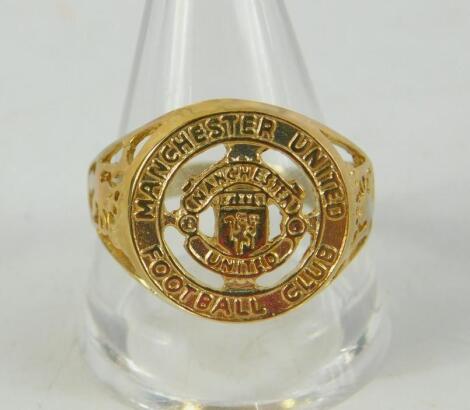 A 9ct gold gentleman's Manchester United Football Club ring