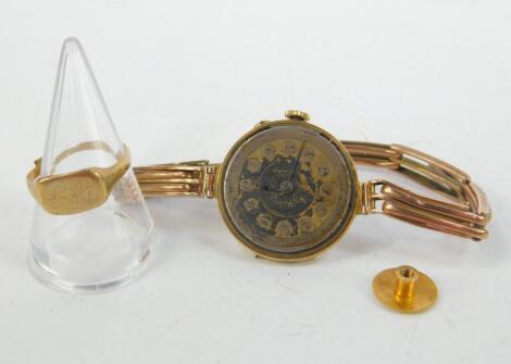 A lady's 9ct gold cased wristwatch