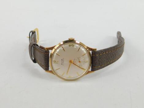 An Avia gentleman's gold cased wristwatch