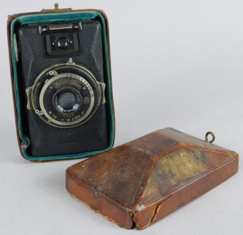 A Zeiss Ikon Compur camera and leather travelling case