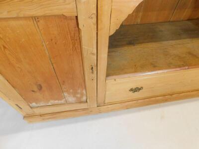 A reclaimed pine dresser - 2