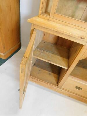 A reclaimed pine dresser - 3