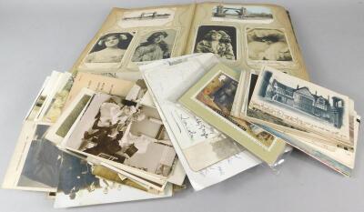 A large quantity of early 20thC and later postcards