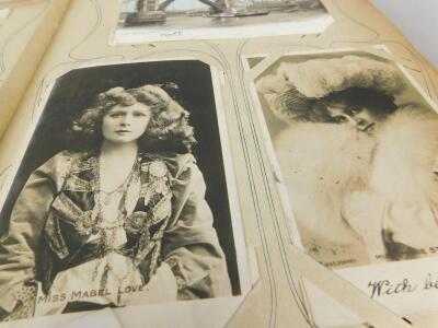 A large quantity of early 20thC and later postcards - 2