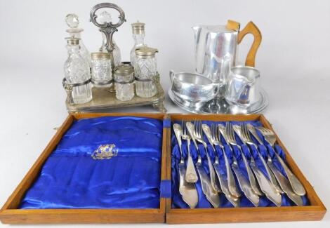 Miscellaneous metalware