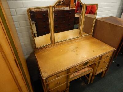 An early 20thC Continental triple wardrobe - 2