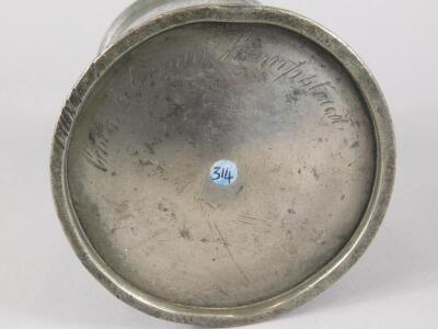 An 18thC pewter beaker - 2