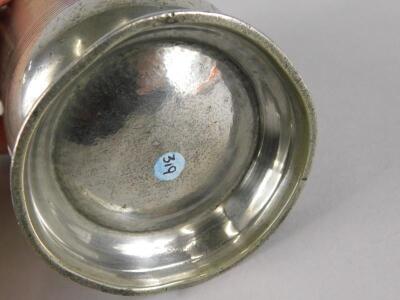 A small 18thC pewter cup - 2