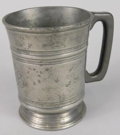 An early 19thC pewter pint mug