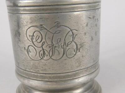 An early 19thC pewter pint mug - 2