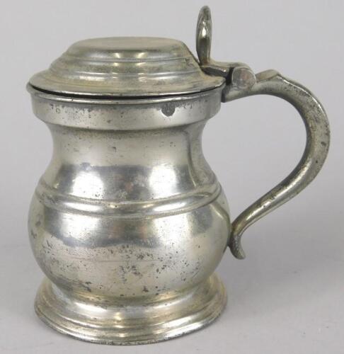 A lidded half pint tankard