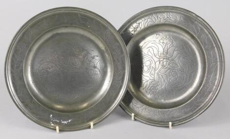 A pair of 18thC single reeded pewter plates