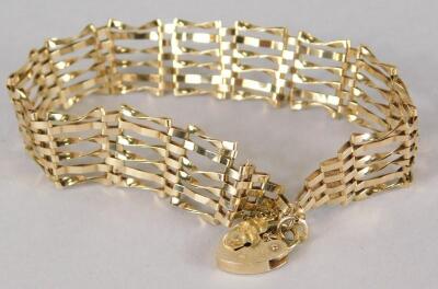 A 9ct gold gate bracelet