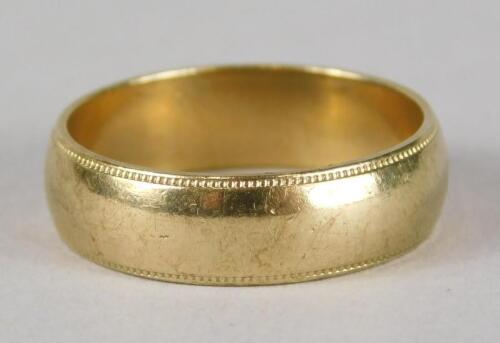 A 9ct gold wedding band