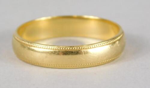 An 18ct gold wedding band