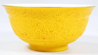 A Chinese porcelain canary yellow bowl - 2