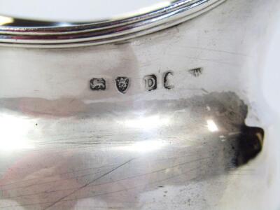 A George III silver cream jug - 2