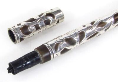 A George V silver filigree pen - 2