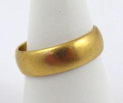 A 22ct gold wedding band