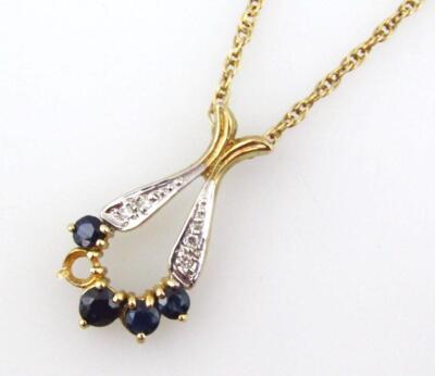 A 9ct gold pendant and chain