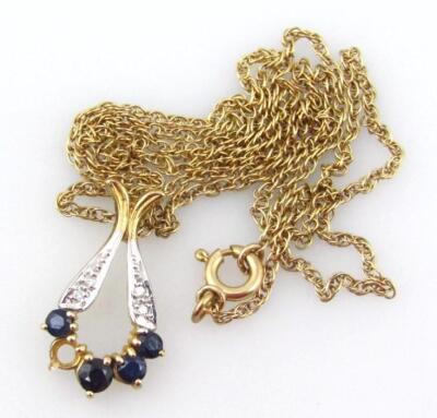 A 9ct gold pendant and chain - 2