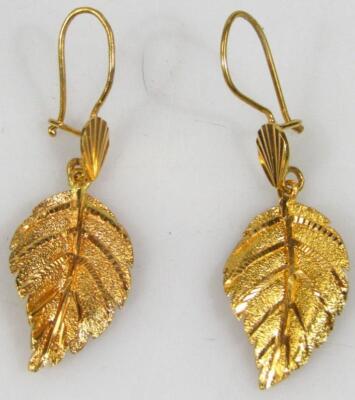 Two pairs of drop earrings - 3