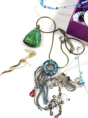 A quantity of modern costume jewellery and medals - 4