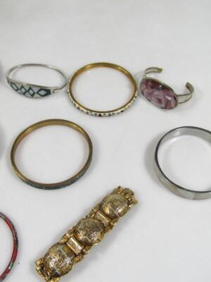 A quantity of bangles and bracelets - 3